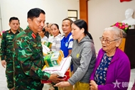 Military Region 4 mobilizes forces to support flood-affected residents